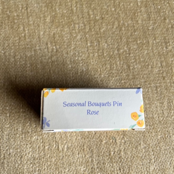 VINTAGE (1991) AVON SEASONAL BOUQUETS PIN (ROSE) - Picture 2 of 3